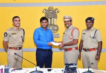 పోలీసు సిబ్బందికి రివార్డులు