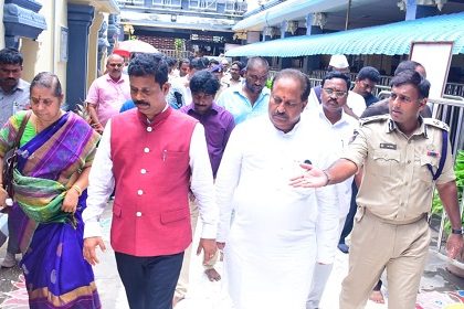 సామాన్య భక్తులకే ప్రాధాన్యం