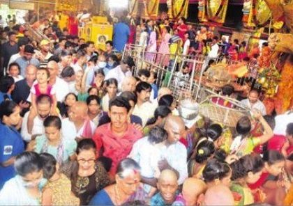 కిక్కిరిసిన ఇంద్రకీలాద్రి