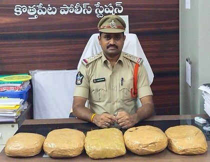 5 కేజీల గంజాయి స్వాధీనం.. అరెస్టు