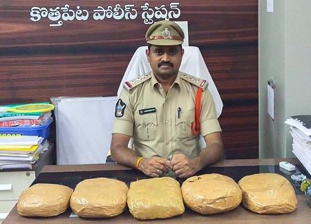 5 కేజీల గంజాయి స్వాధీనం.. అరెస్టు