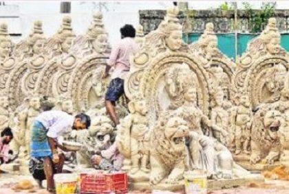ముస్తాబవుతున్న దుర్గమ్మ