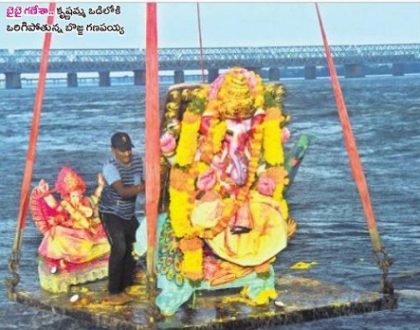 అంతటా..  నిమజ్జన హుషారు..