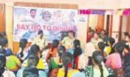 మహిళా పోలీసులు నిఘా ఉంచాలి