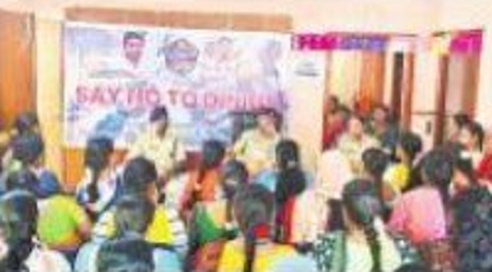 మహిళా పోలీసులు నిఘా ఉంచాలి