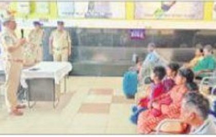 రైల్వేస్టేషన్ లో ఆత్మహత్యల నివారణ వారోత్సవాలు