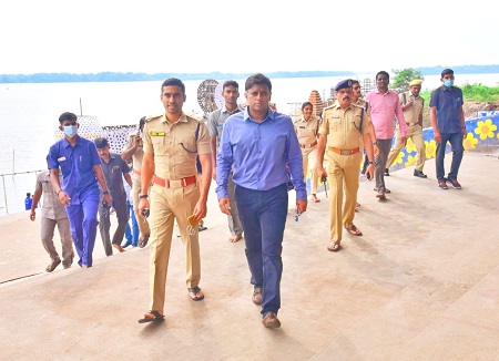 తెప్పోత్సవ ఏర్పాట్లను పరిశీలించిన నగర పోలీస్ కమీషనర్.