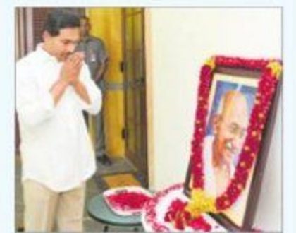 వారి సేవలను స్మరించుకుంటున్నాను..