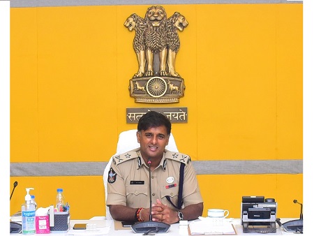 ఎస్ఐలతో సమావేశం నిర్వహించిన పోలీస్ కమిషనర్