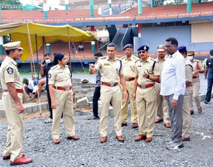పోలీస్ అమరవీరుల సంస్మరణ దినోత్సవం సందర్భంగా ఇందిరాగాంధీ మునిసిపల్ స్టేడియం నందు భద్రతా ఏర్పాట్లను  పర్యవేక్షించిన డిప్యూటీ పోలీస్ కమీషనర్ శ్రీ విశాల్ గున్ని ఐ.పి.ఎస్. గారు