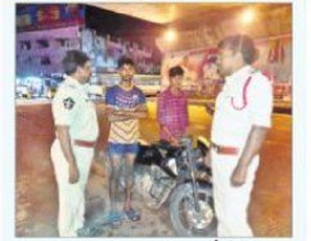 లైసెన్స్ లేకుండా   వాహనాలు నడిపితే  చర్యలు