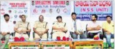 హెల్మెట్ విధిగా ఉపయోగించాలి