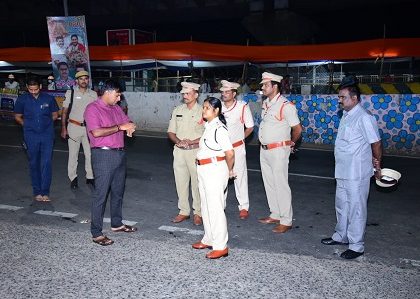 దసరా మహోత్సవాల సందర్భంగా సిబ్బందిని అప్రమత్తం చేసేందుకు తెల్లవారి జామున ఆకస్మిక తనిఖీ చేసిన నగర పోలీస్ కమీషనర్ గారు.