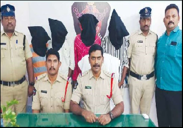 కోళ్ల దొంగల ముఠా అరెస్టు