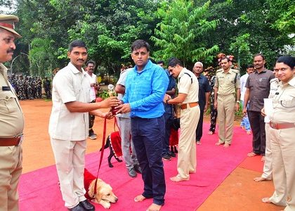 ఉత్తమ ప్రతిభ కనపరిచిన డాగ్ మరియు డాగ్ హాండ్లర్ లను అభినందించిన నగర పోలీస్ కమీషనర్.