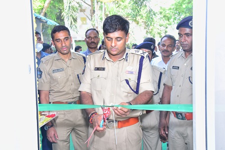 టాస్క్ పోర్స్ కార్యాలయంలో ఆధునీకరించిన డ్రగ్ కౌన్సెలింగ్ & సపోర్ట్ సెంటర్ బిల్డింగును ప్రారంభించిన నగర పోలీస్ కమీషనర్ గారు