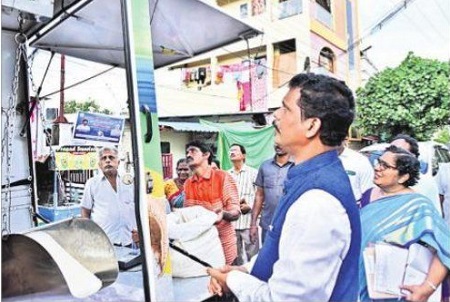 పారదర్శకంగా రేషన్ పంపిణీ