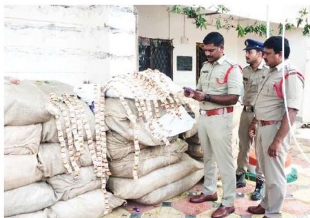 అక్రమంగా తరలిస్తున్న గుట్కా స్వాధీనం