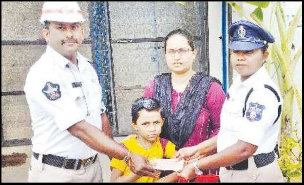 కిడ్నీ బాధితుడికి ఆర్ధిక సాయం