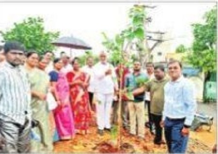 మొక్కల పెంపకంతోనే  మానవ మనుగడ