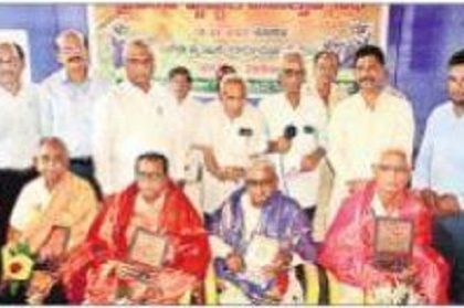వయోవృద్ధులను  అక్కున చేర్చుకోవాలి