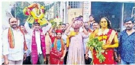 అమ్మవారి కలశం, విగ్రహాల ఊరేగింపు