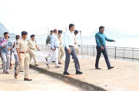 కృష్ణా ఘాట్ల పరిశీలన