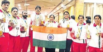 ఈత కొలనులో పతకాల పంట