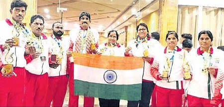 ఈత కొలనులో పతకాల పంట