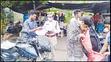 ట్రాఫిక్ నిబంధనలు  పాటించాలి