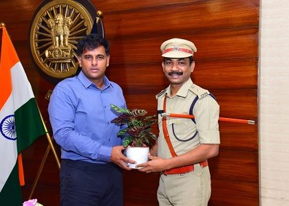సీపీని కలిసిన డీసీపీ