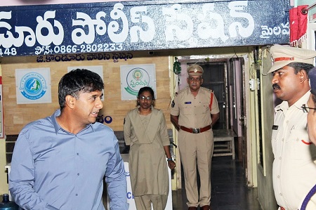 జి. కొండూరు మరియు ఏ. కొండూరు పోలీస్ స్టేషన్ లను ఆకస్మిక తనిఖీ చేసిన పోలీస్ కమీషనర్ శ్రీ కాంతి రాణా టాటా, ఐ.పి.ఎస్ గారు