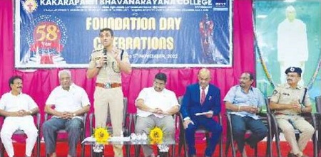మార్పులను గమనిస్తూ అభివృద్ధికి బాటలేయాలి: డీసీపీ
