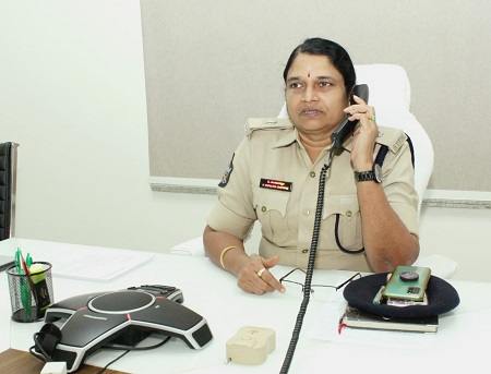 డయల్ యువర్ పోలీస్ కమిషనర్ కు 12 ఫిర్యాదులు