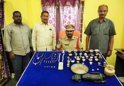 దొంగతనం కేసులో ఇద్దరు పాత నేరస్థులు అరెస్ట్,  వారి వద్ద నుండి సుమారు 10 లక్షల విలువైన చోరీ సొత్తు స్వాధీనం