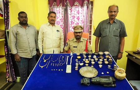దొంగతనం కేసులో ఇద్దరు పాత నేరస్థులు అరెస్ట్, వారి వద్ద నుండి సుమారు 10 లక్షల విలువైన చోరీ సొత్తు స్వాధీనం