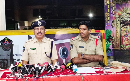 హత్య కేసులో ఐదుగురు నిందితుల అరెస్ట్