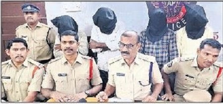 గంజాయి తరలిస్తున్న నలుగురు అరెస్ట్