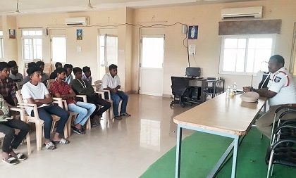 ట్రాఫిక్ నిబంధనలు ఉల్లంఘించిన వారిపై తనిఖీలు