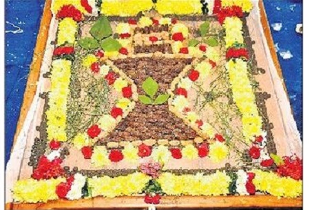 ఇంద్రకీలాద్రిపై విశేష అభిషేకాలు