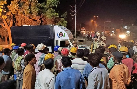 చేరువ వాహనం ద్వారా ప్రజలకు అవగాహన