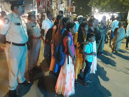 చేరువ వాహనం ద్వారా ప్రజలకు అవగాహన