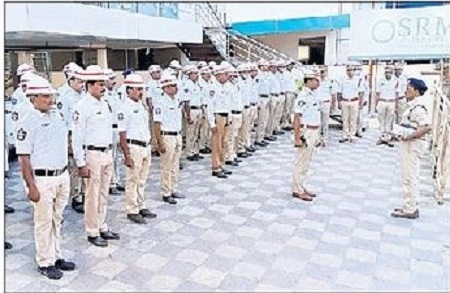 భారీ వాహనాలను నియంత్రించాలి