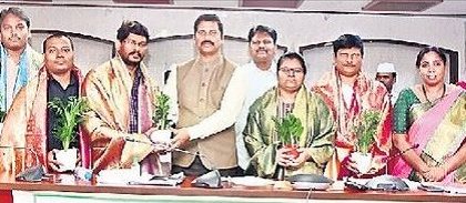 శివారు గ్రామాల్లోనూ సేవలందించాలి