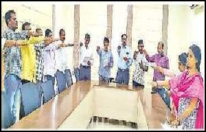 అవినీతిపరుల సమాచారమివ్వండి