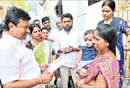 వలంటరీ వ్యవస్థతో ఇంటింటికీ సంక్షేమం