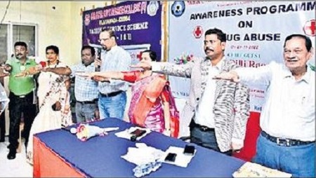 యువత మాదకద్రవ్యాలకు దూరంగా ఉండాలి