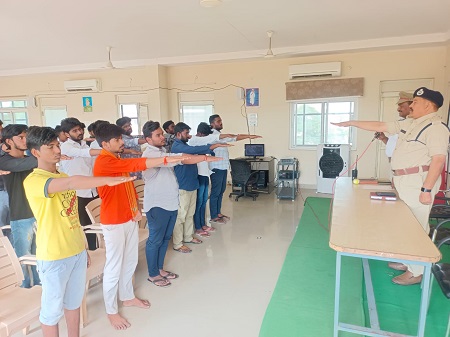 నగరంలో ట్రాఫిక్ నిబంధలను ఉల్లంఘించిన వారిపై ప్రత్యేక తనిఖీలు మరియు కౌన్సిలింగ్