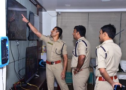 భవాని దీక్షా విరమణల సందర్భంగా ఆకస్మిక తనిఖీలు మరియు పెరిగిన భక్తుల రద్దీ దృష్ట్యా అదనపు సిబ్బంది ఏర్పాటు