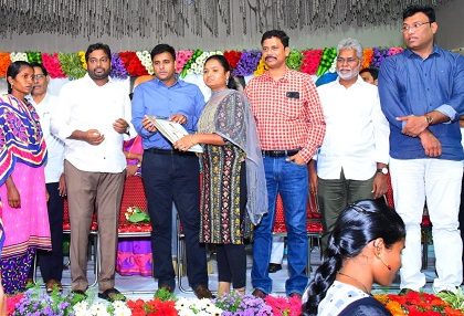 పోటీ పరీక్షలను స్ఫూర్తితో ఎదుర్కోవాలి